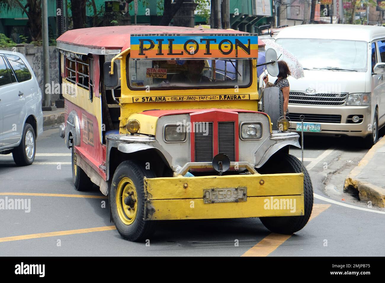 Philippines Manille - vieux Jeepney coloré Banque D'Images