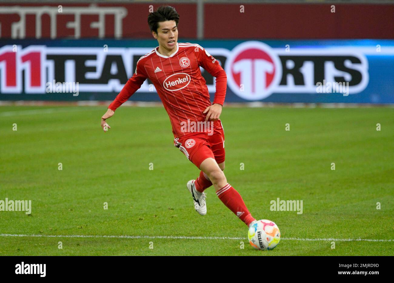 Merkur Spielarena Düsseldorf Allemagne, 27,1.2023, football: 2nd Bundesliga saison 2022/23 match day 18, Fortuna Duesseldorf (F95, rouge) vs 1.FC Magdeburg (MDB, bleu) — Ao Tanaka (F95) Banque D'Images