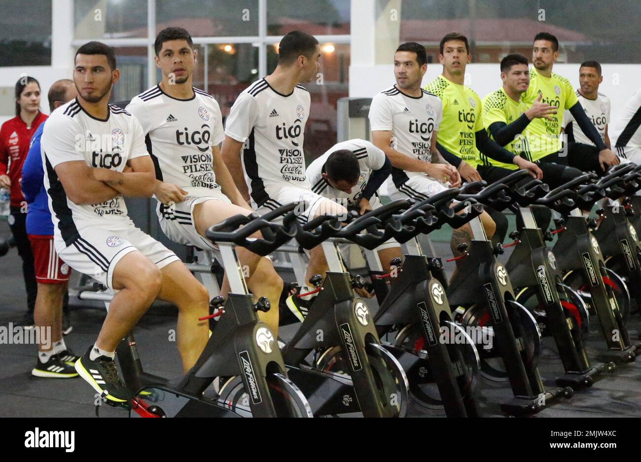 Paraguay's national soccer team players train in Ypane, Paraguay, Tuesday, May 28, 2019. Paraguay started its training program ahead of the Copa America championship that will be played in Brazil. (AP Photo/Jorge Saenz) Banque D'Images