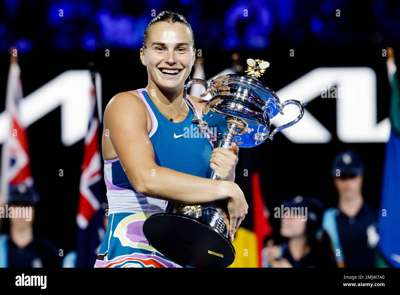 Melbourne, Australie, 28th janvier 2023. Aryna Sabalenka, originaire du Bélarus, célèbre après la finale unique des femmes au Grand Chelem de tennis australien à Melbourne Park. Crédit photo: Frank Molter/Alamy Live News Banque D'Images