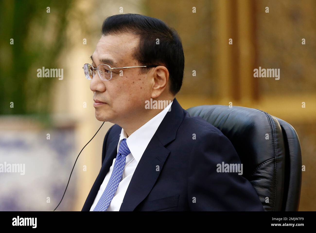 Chinese Premier Li Keqiang attends a meeting with Niger President Mahamadou Issoufou (not pictured) at the Great Hall of the People in Beijing, China May 28, 2019. (Florence Lo/Pool Photo via AP) Banque D'Images