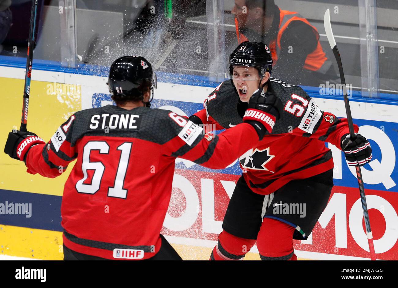 Canada's Mark Stone celebrates with Troy Stecher, right, after scoring his side's first goal during the Ice Hockey World Championships semifinal match between Canada and Czech Republic at the Ondrej Nepela Arena in Bratislava, Slovakia, Saturday, May 25, 2019. (AP Photo/Petr David Josek) Banque D'Images