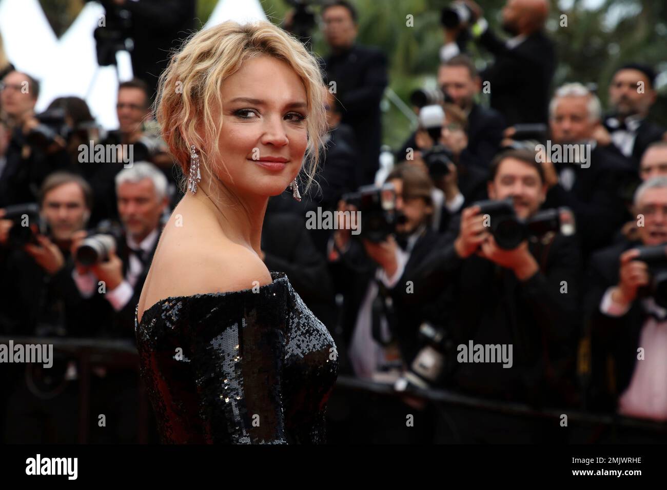 Actress Virginie Efira poses for photographers upon arrival at the premiere of the film 'Sibyl' at the 72nd international film festival, Cannes, southern France, Friday, May 24, 2019. (Photo by Vianney Le Caer/Invision/AP) Banque D'Images