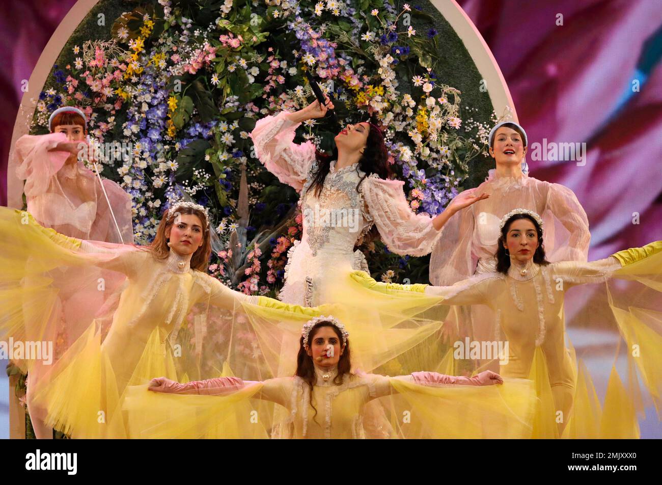 Katerine Duska of Greece performs the song "Better Love" during the 2019 Eurovision Song Contest grand final in Tel Aviv, Israel, Saturday, May 18, 2019. (AP Photo/Sebastian Scheiner) Banque D'Images