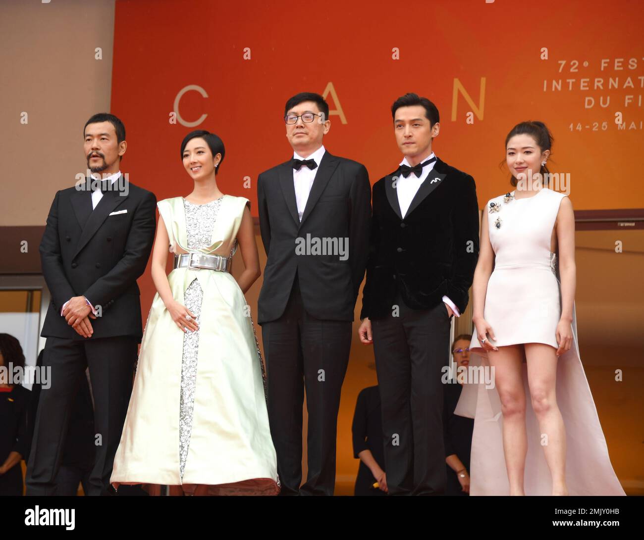 Actors Liao Fan, from left, Kwai Lun-Mei, director Diao Yinan, actors Hu Ge and Wan Qian pose for photographers upon arrival at the premiere of the film 'The Wild Goose Lake' at the 72nd international film festival, Cannes, southern France, Saturday, May 18, 2019. (Photo by Arthur Mola/Invision/AP) Banque D'Images