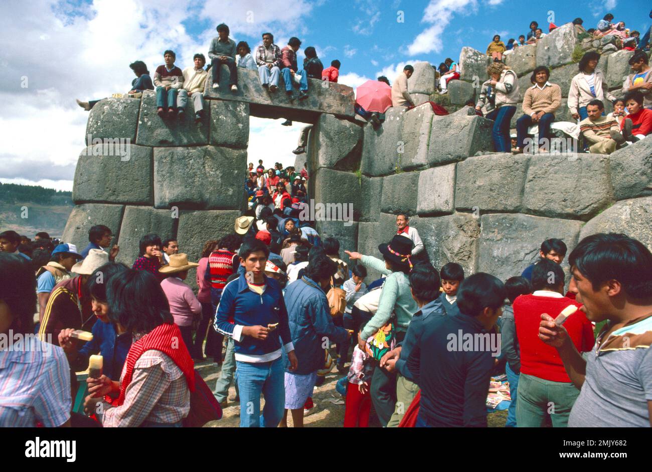Spectateurs au festival Inti Raymi, Sacsayhuamán, Cusco, Pérou Banque D'Images