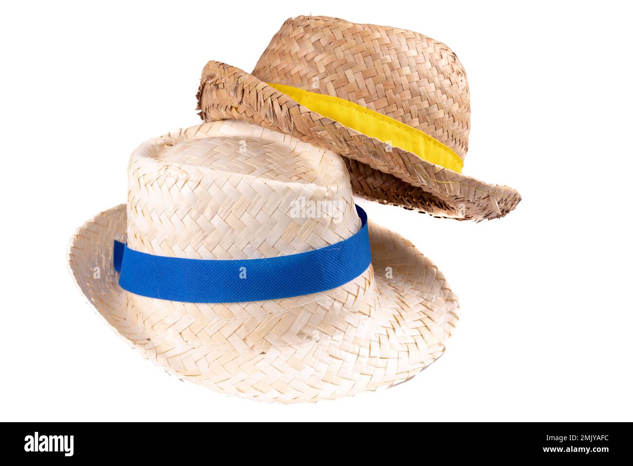 deux chapeaux de paille vintage ruban d'été isolé sur fond blanc Photo  Stock - Alamy