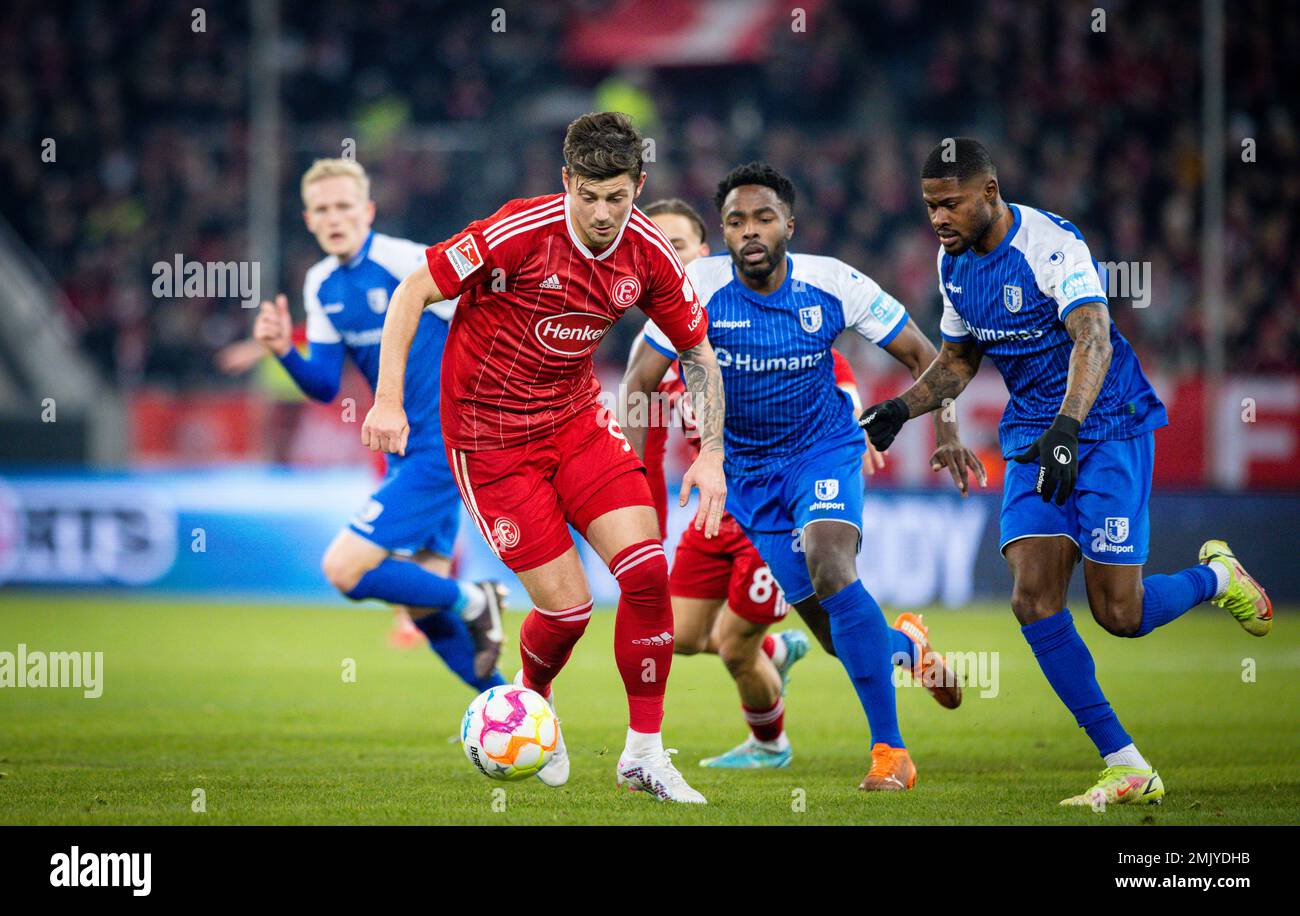 Düsseldorf, Allemagne. 27th janvier 2023. Michal Karbownik (F95), Daniel Heber, Moritz-Broni Kwarteng (FCM) Fortuna Düsseldorf - 1. FC Magdeburg Bundeslig Banque D'Images