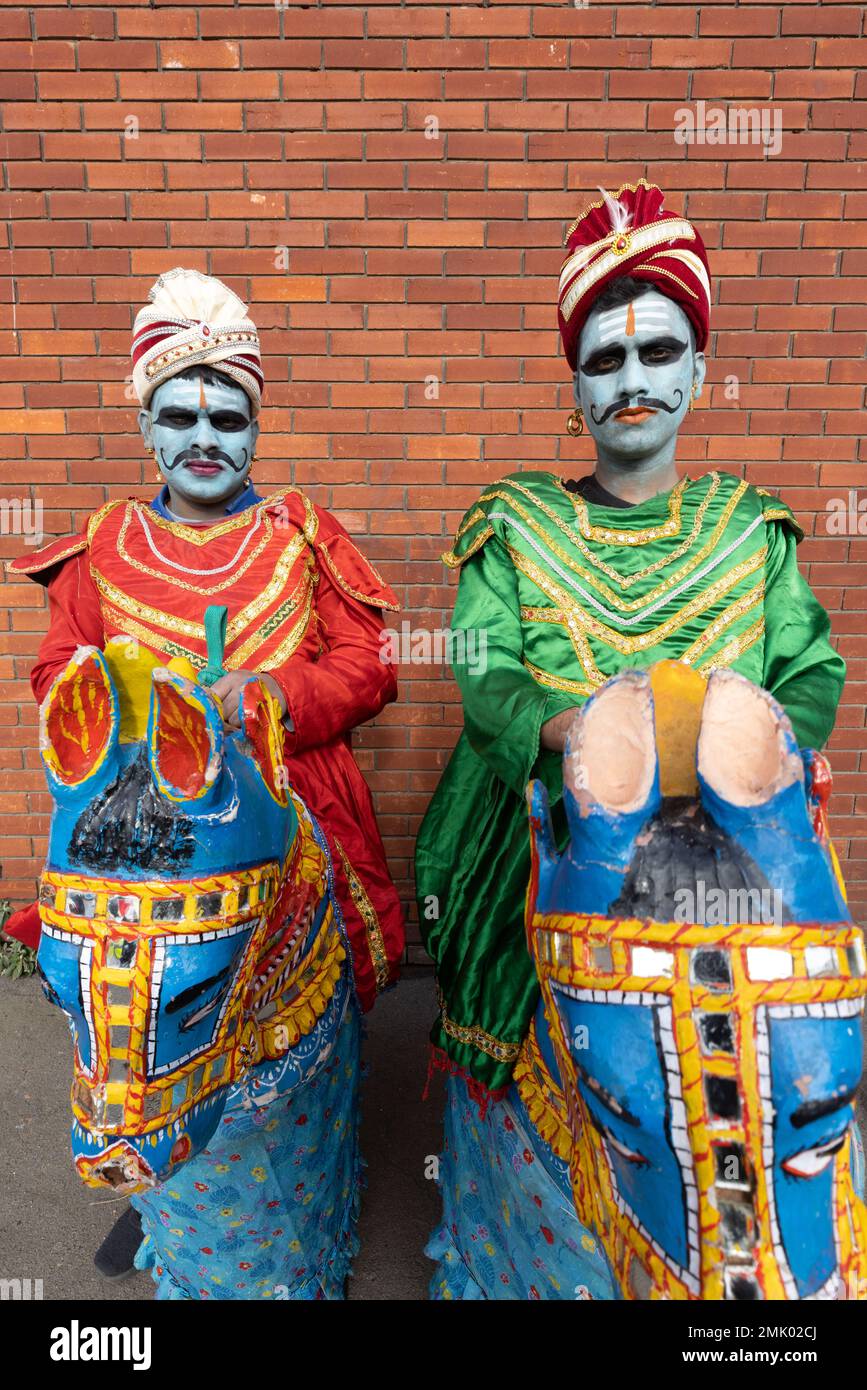 New Malden, Londres, Royaume-Uni. 28th janvier 2023. Les gens du patrimoine tamoul célébrant le festival annuel du Pongal thaïlandais et le mois du patrimoine tamoul ajoutent une touche de couleur aux rues d'hiver. Crédit : Andy Sillett/Alay Live News Banque D'Images