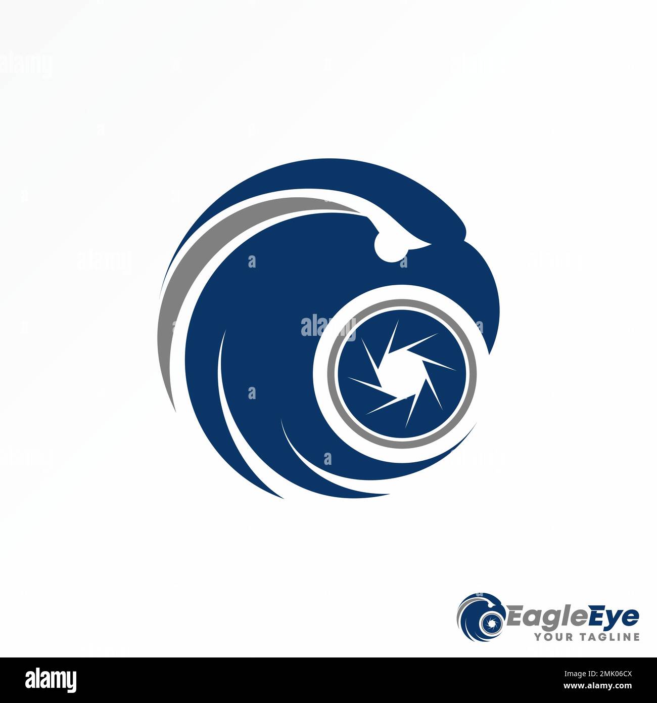 Tête d'aigle unique et objectif de caméra en cercle image graphique icône logo design abstrait concept vecteur symbole de stock lié à la mise au point ou à l'animal Illustration de Vecteur