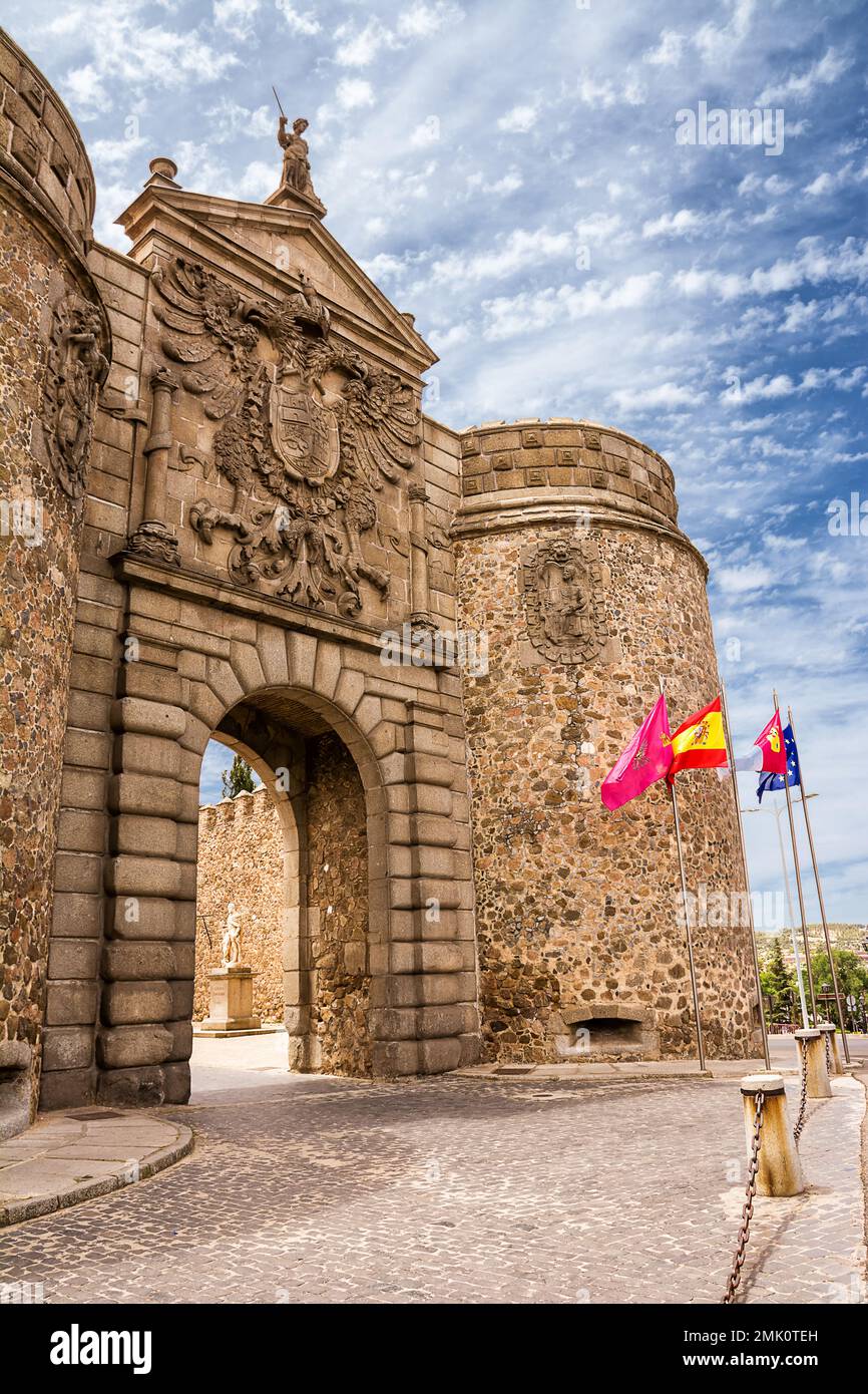 Porte de Bisagra, entrée de la ville de Tolède par les murs de la vieille ville Banque D'Images