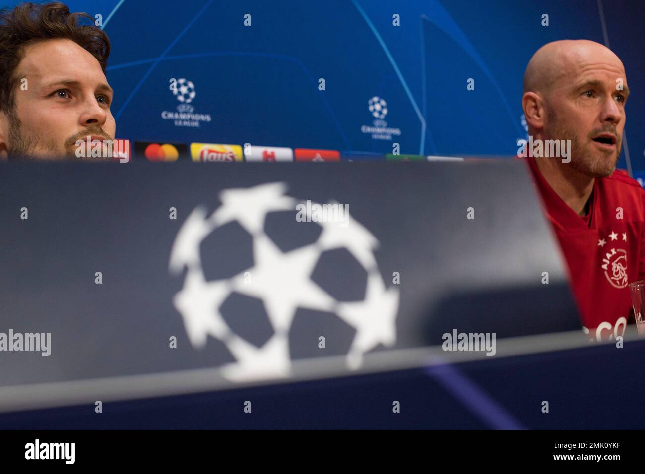 Ajax's head coach Erik Ten Hag, right, and Ajax's Daley Blind answer questions during a press conference at the Johan Cruyff Arena in Amsterdam, Netherlands, Tuesday, May 7, 2019. Ajax will play Tottenham Hotspur in the Champions League semifinal, second leg, soccer match on Wednesday May 8, 2019. (AP Photo/) Banque D'Images