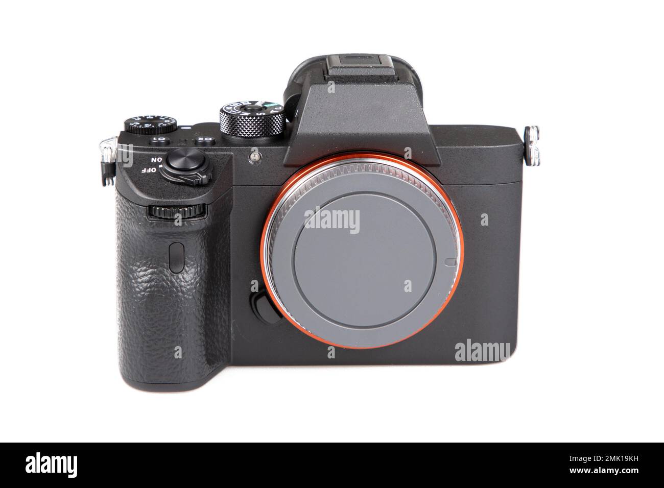 Appareil photo reflex numérique sans objectif sur fond blanc en vue avant  Photo Stock - Alamy