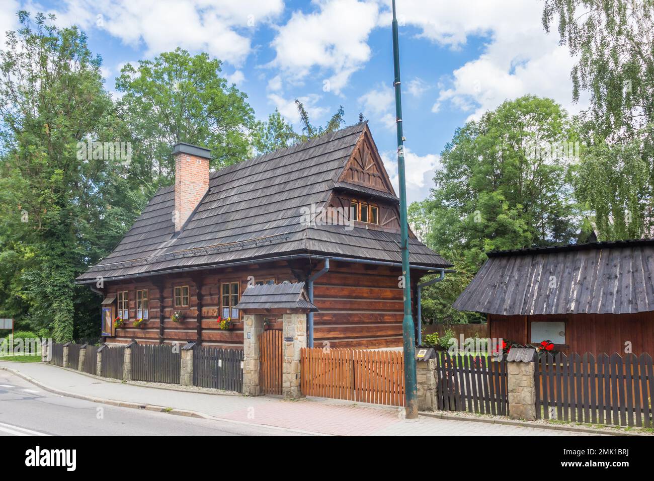 Maison traditionnelle en bois dans le centre de Zakopane, Pologne Banque D'Images