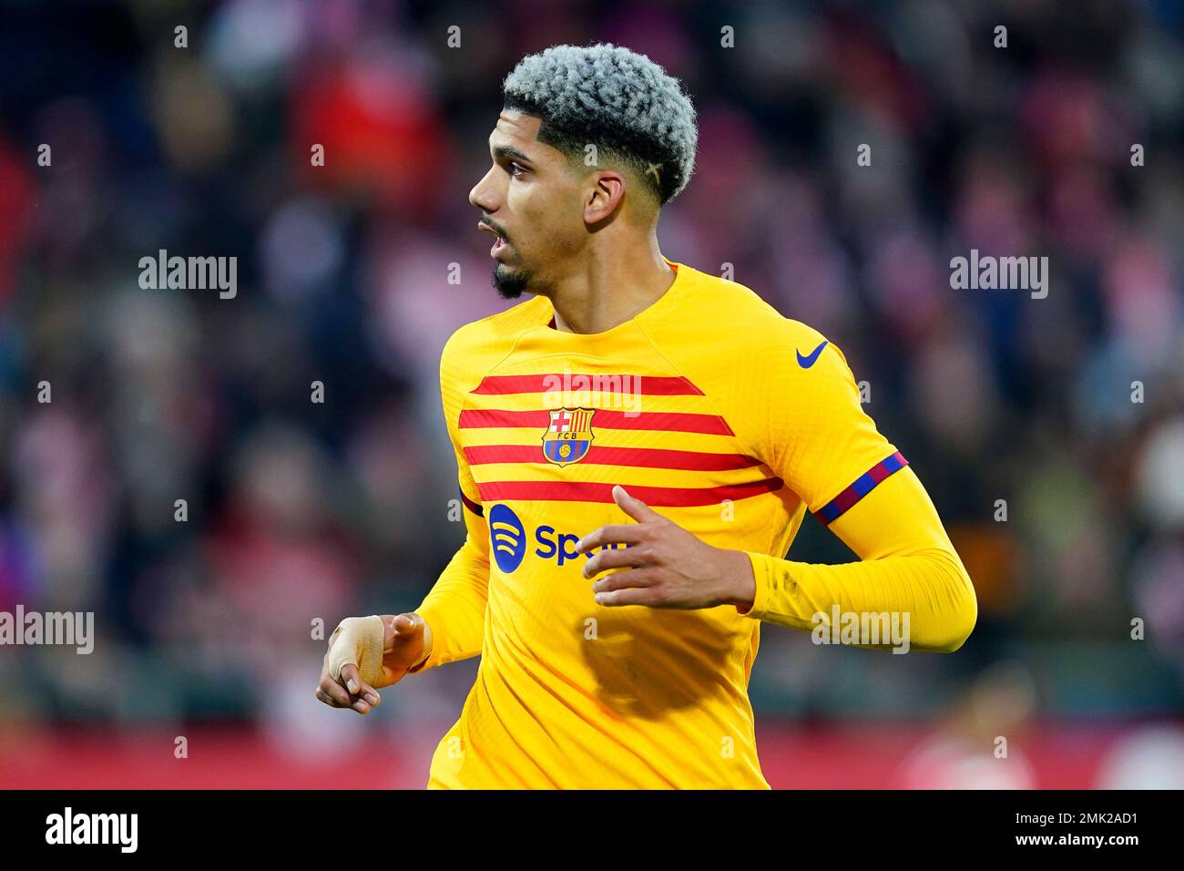 Ronald Araujo du FC Barcelone lors du match de la Liga entre le FC de Gérone et le FC Barcelone, a joué au stade Montilivi sur 28 janvier 2023 à Gérone, en Espagne. (Photo de Sergio Ruiz / PRESSIN) Banque D'Images