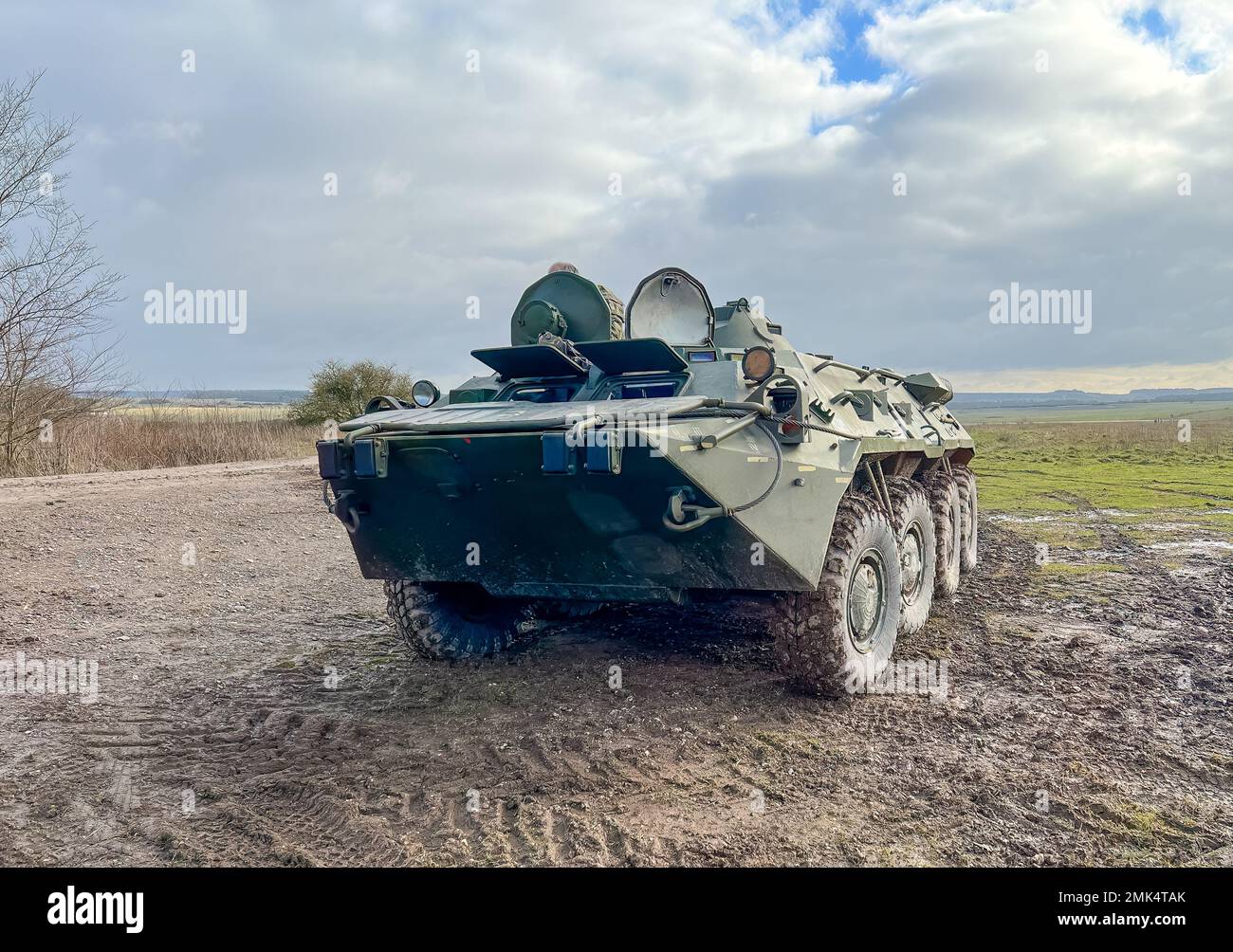 Gros plan d'un véhicule amphibie blindé russe BTR-80 (BTR80), 8×8 roues Banque D'Images