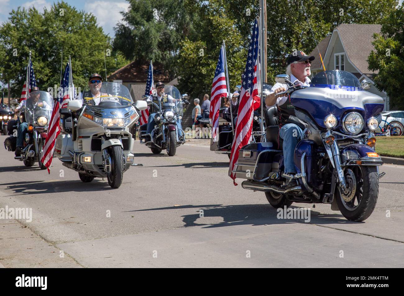 Kansas American Legion Post 240 participants à la parade annuelle de la fête du travail de Chapman 113th, le 5 septembre 2022, à Chapman, Kansas. Le défilé, qui avait pour thème « Patrimoine irlandais : 150 ans de Chapman », comprenait la Garde de couleurs montée du commandant général de la Division d’infanterie de 1st, la bande de l’école secondaire de Chapman, et plus encore. Banque D'Images