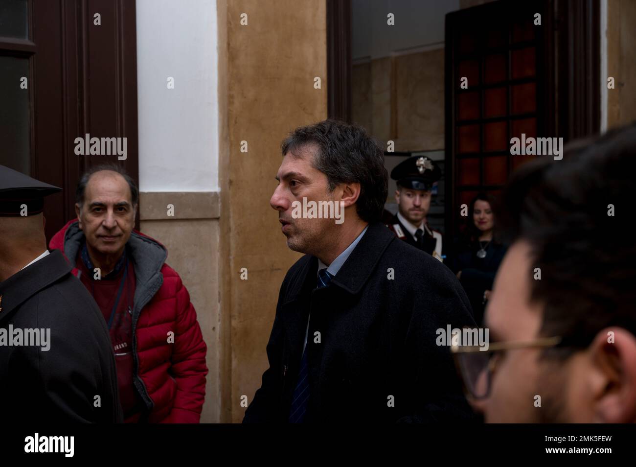 Catanzaro, Italie. 28th janvier 2023. Le maire de Catanzaro, Nicola Fiorita (C), vu au Palais de Justice. Nicola Gratteri, le procureur anti-mafia qui a commencé le procès maxi pour 'ndrangheta (mafia) en 2021, a assisté à l'inauguration de l'année judiciaire 2023, tenue au Palais de Justice "Salvatore Blasco" à Catanzaro en présence des autorités locales et des invités. (Photo de Valeria Ferraro /SOPA Images/Sipa USA) crédit: SIPA USA/Alay Live News Banque D'Images