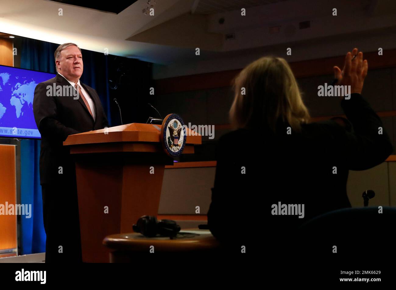 Secretary of State Mike Pompeo takes questions from reporters after speaking at a news conference to announce the Trump administration's plan to designate Iran's Revolutionary Guard a "foreign terrorist organization," Monday, April 8, 2019, at the U.S. State Department in Washington. (AP Photo/Patrick Semansky) Banque D'Images