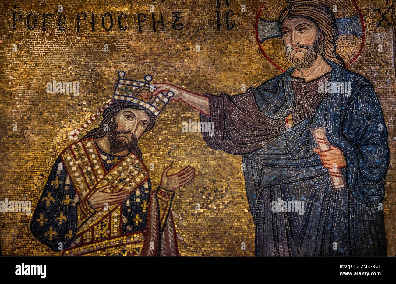 Le roi Roger II est dénoyauté par Jésus, la Martorana, v. 1143, avec des mosaïques de terre aurifère datant de 12th ans, Palerme, Sicile, Palerme, Sicile, Italie Banque D'Images