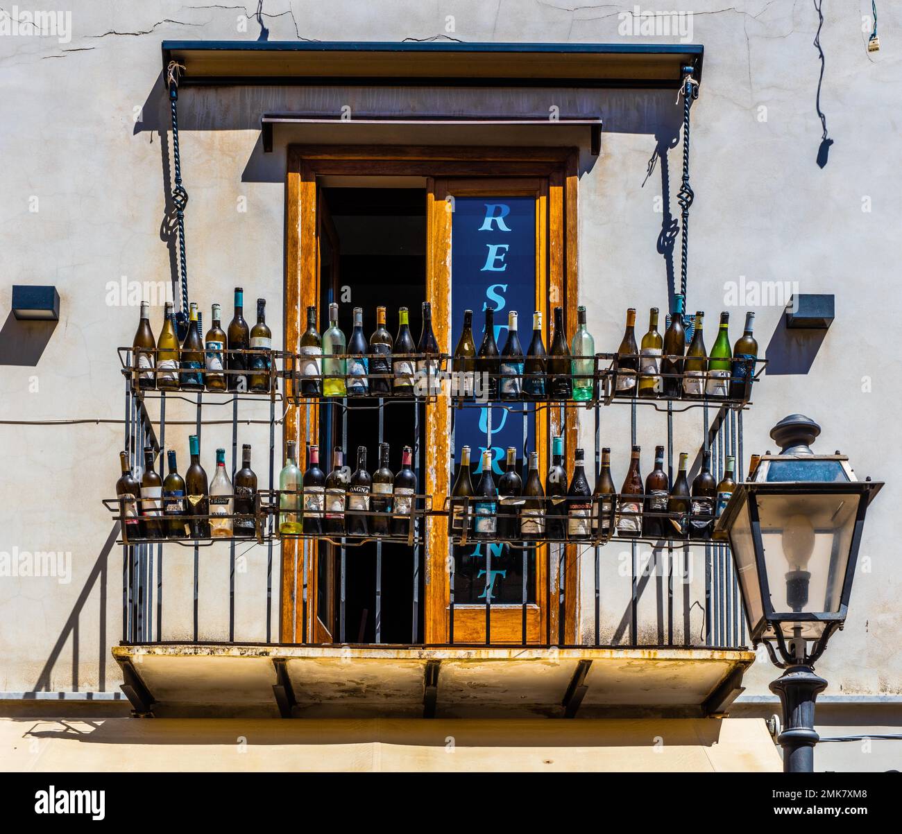 Castelbuono dans les montagnes Madonie avec la vieille ville historique, Castelbuono, Sicile, Italie Banque D'Images