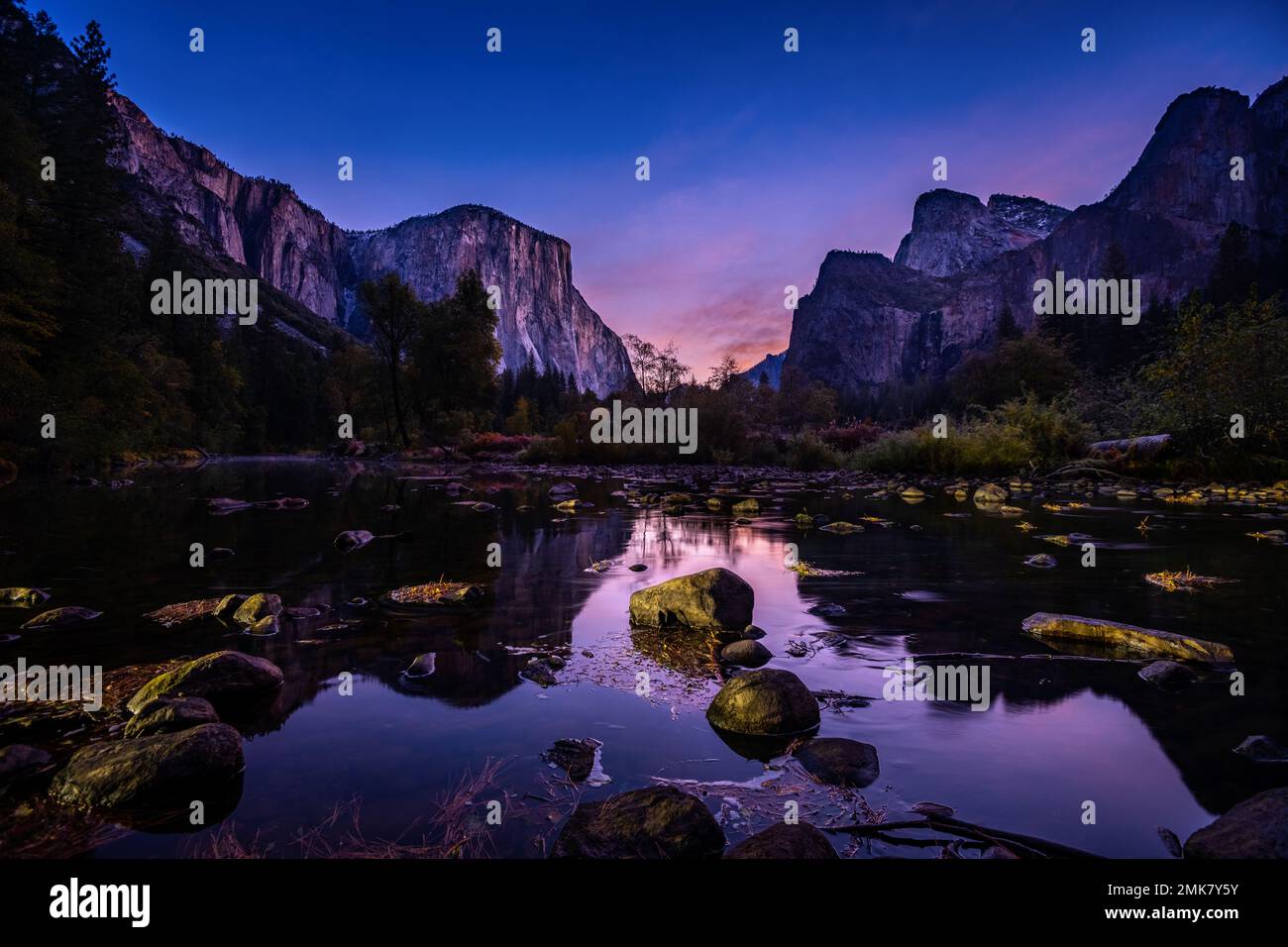 L'emblématique vue sur la vallée au parc national de Yosemite Banque D'Images