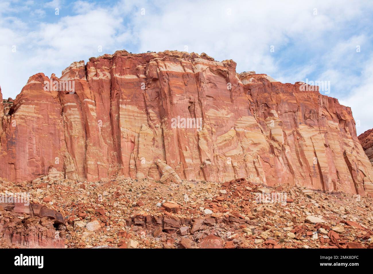 Le sentier menant à Cassidy Arch, dans le parc national de Capitol Reef, dans l'Utah, est à 5 kilomètres de l'aller-retour. Banque D'Images