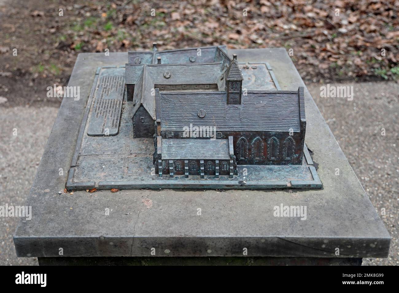 Modèle en bronze du Friary, Cooper's Field, Castle Grounds, Bute Park, Cardiff City Centre. Prise janvier 2023. hiver Banque D'Images