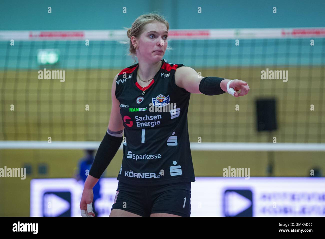 Neuwied, Allemagne. 28th janvier 2023. Neuwied, Allemagne, 28 janvier 2023: Linda Bock (1 Dresde) pendant le tour du 1. Volley-ball Bundesliga Frauen match entre VC Newied 77 et Dresdner SC au Gymnasium Sporthalle Rhein-Wied à Neuwied, Allemagne. (Norina Toenges/SPP) crédit: SPP Sport Press photo. /Alamy Live News Banque D'Images