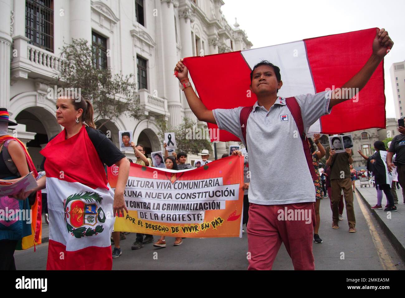 Lima, Pérou. 28th janvier 2023. Des artistes rejoignent les manifestations et descendent dans la rue avec des milliers de manifestants pour demander la démission du président Dina Boluarte. Depuis que Boluarte a pris la présidence de 7 décembre, les manifestations ne se sont pas interrompues dans tout le pays. Credit: Agence de presse Fotoholica/Alamy Live News Banque D'Images