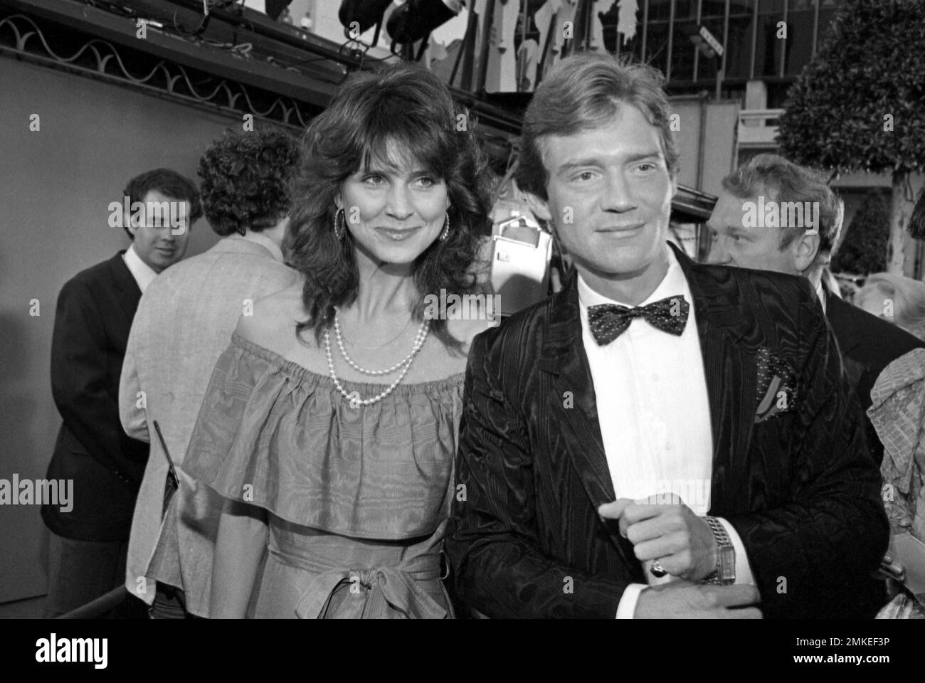 Anthony Andrews avec Holly Palance à la première d'Annie au Mann's Chinese Theatre 19 mai 1982. Crédit: Ralph Dominguez/MediaPunch Banque D'Images