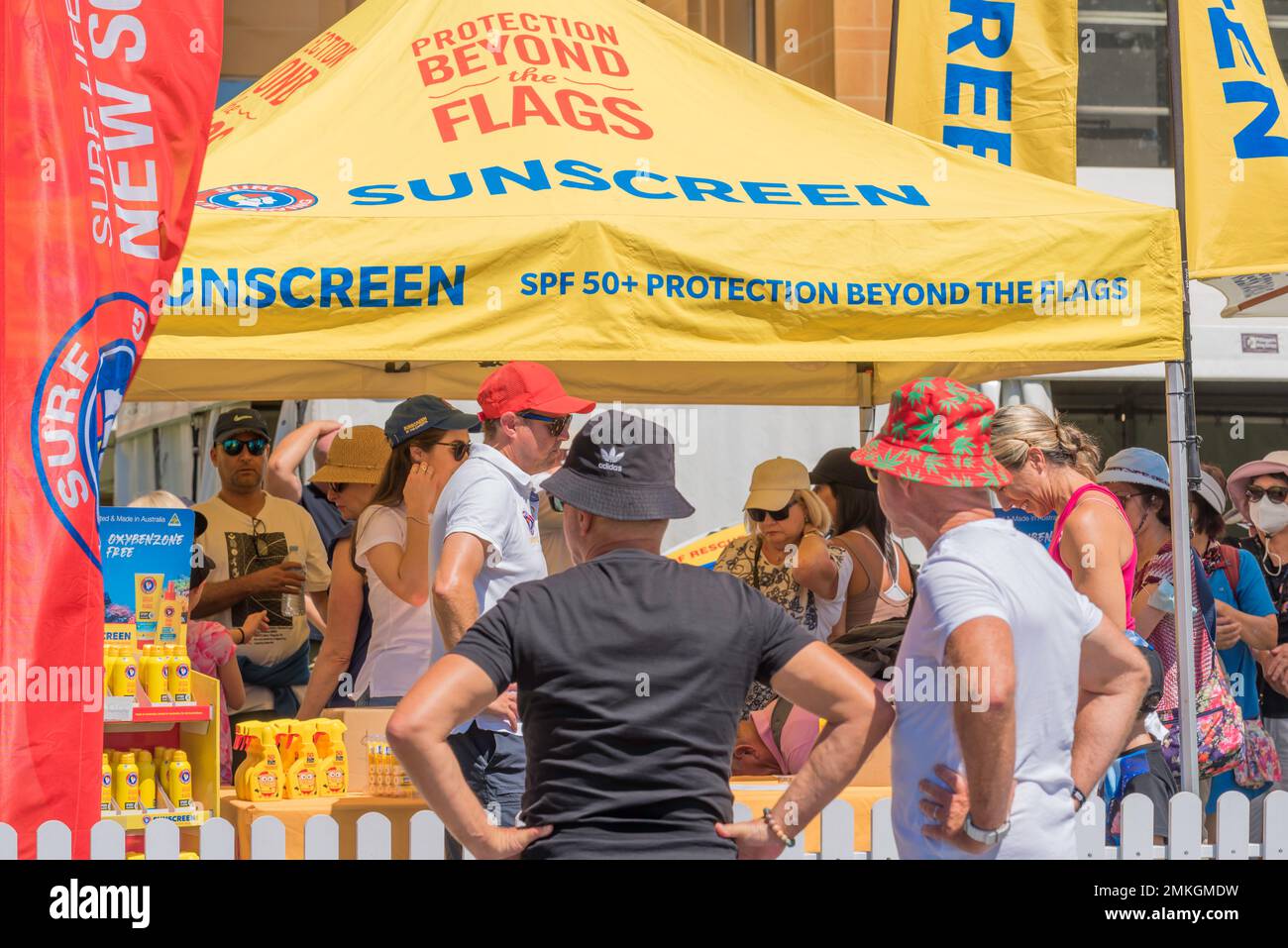 Surf Life Saving Australia s'est installé à Circular Quay à Sydney pour aider les gens avec de la crème solaire pendant les célébrations de l'Australia Day 26 janvier 2023 Banque D'Images