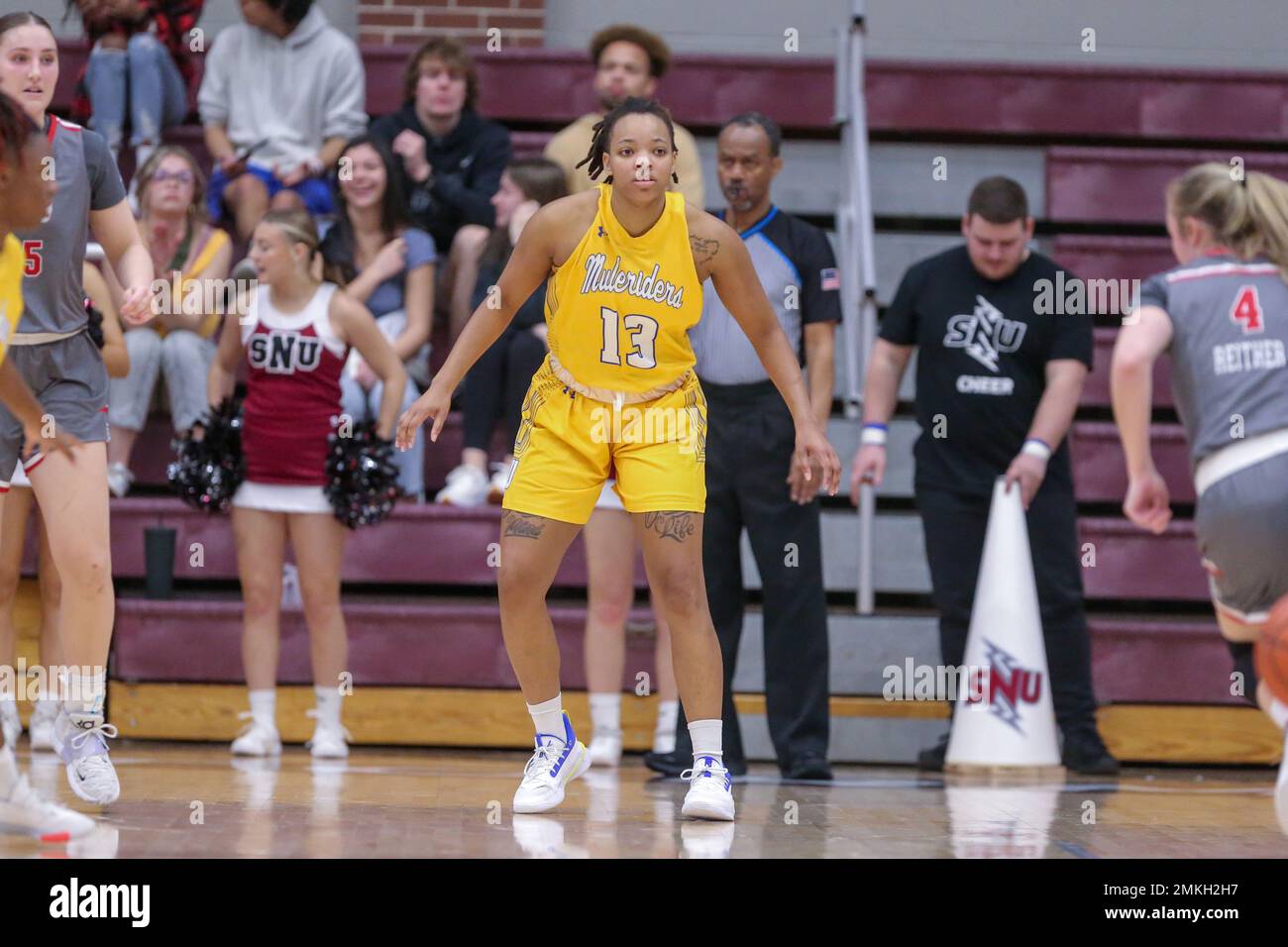 28 janvier 2023 : les bigardistes de l'Université de l'Arkansas du Sud gardent Jessica Jones (13) en défense pendant le match de basket-ball féminin de la NCAA entre les bigardistes de l'Université de l'Arkansas du Sud et la tempête cramoisi de l'Université du Nazaréen du Sud au Sawyer Centre de Bethany, OK. Ron Lane/CSM Banque D'Images