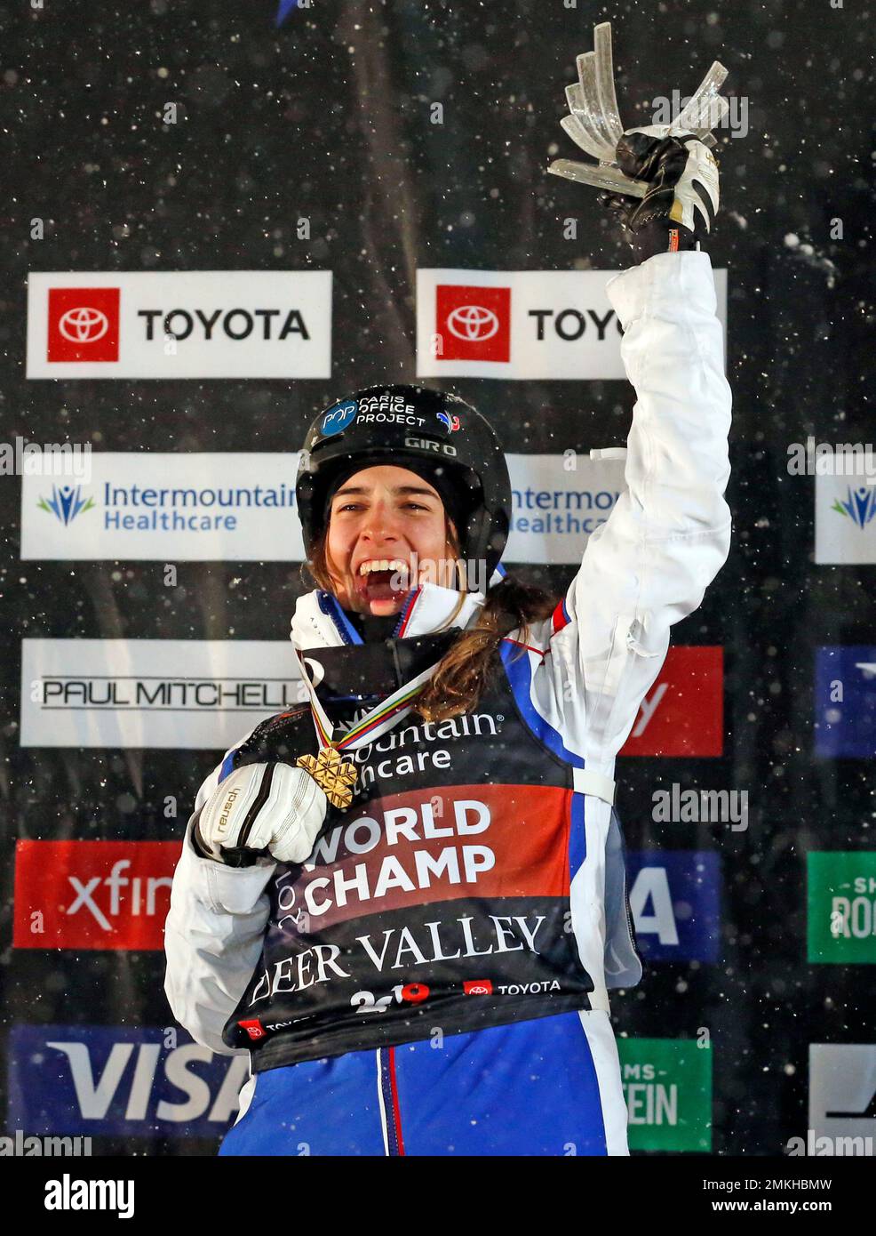 First-place finisher Perrine Laffont, of France, celebrates on the podium following the women's dual moguls skiing world championship, Saturday, Feb. 9, 2019, in Park City, Utah. (AP Photo/Rick Bowmer) Banque D'Images