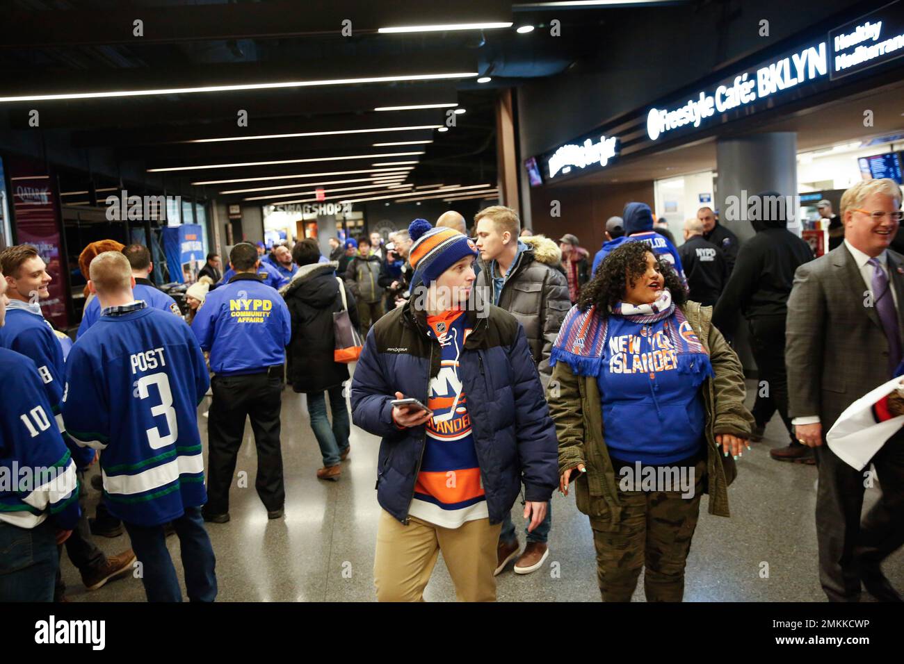 Fans walk along the concourse at Barclays Center ahead of the NHL New York Islanders and St. Louis Blues hockey game Tuesday, Jan. 15, 2019, in New York. (AP Photo/Kevin Hagen) Banque D'Images