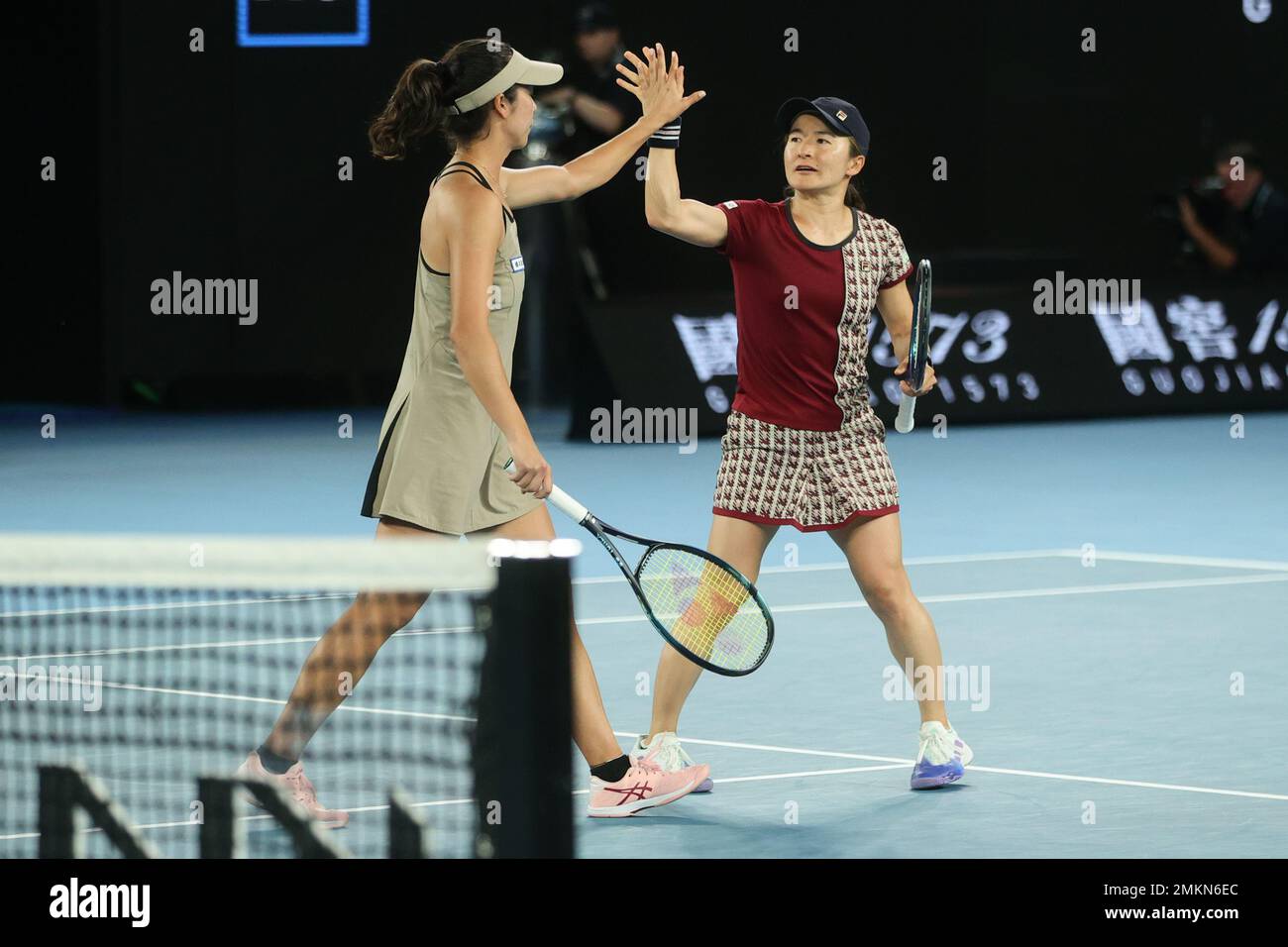 Melbourne, Australie. 29th janvier 2023. Shuko Aoyama et Ena Shibahara du Japon en action contre Barbora Krejcikova et Katerina Siniakova de la République tchèque lors du match de finale des doubles des femmes, le 14 janvier 2023, à l'Open de tennis australien 2023 à Rod laver Arena, Melbourne, Australie, le 29 janvier. Photo de Peter Dovgan. Utilisation éditoriale uniquement, licence requise pour une utilisation commerciale. Aucune utilisation dans les Paris, les jeux ou les publications d'un seul club/ligue/joueur. Crédit : UK Sports pics Ltd/Alay Live News Banque D'Images