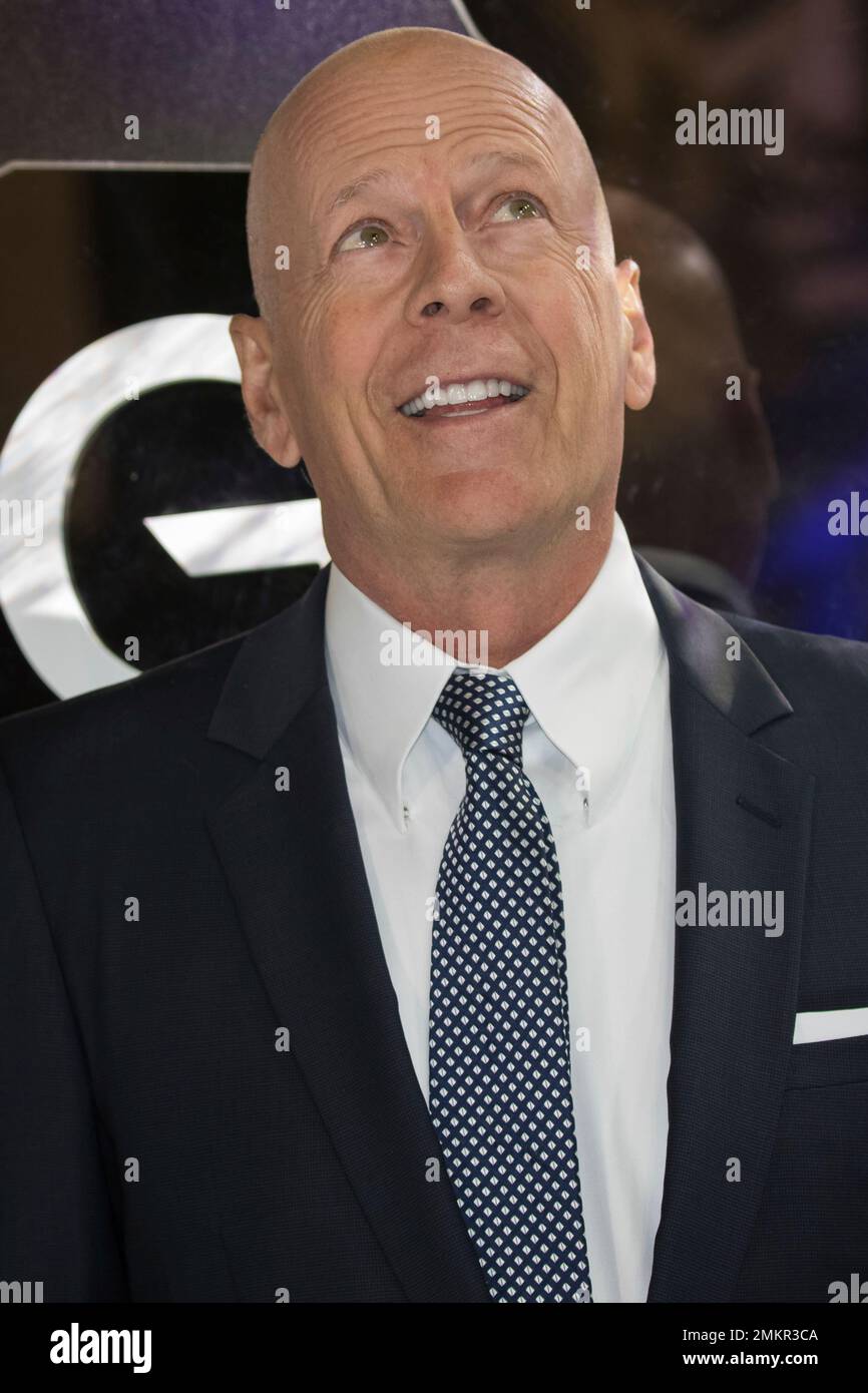 Actor Bruce Willis poses for photographers upon arrival at the premiere of the film 'Glass', in London, Wednesday, Jan. 9, 2019. (Photo by Vianney Le Caer/Invision/AP) Banque D'Images