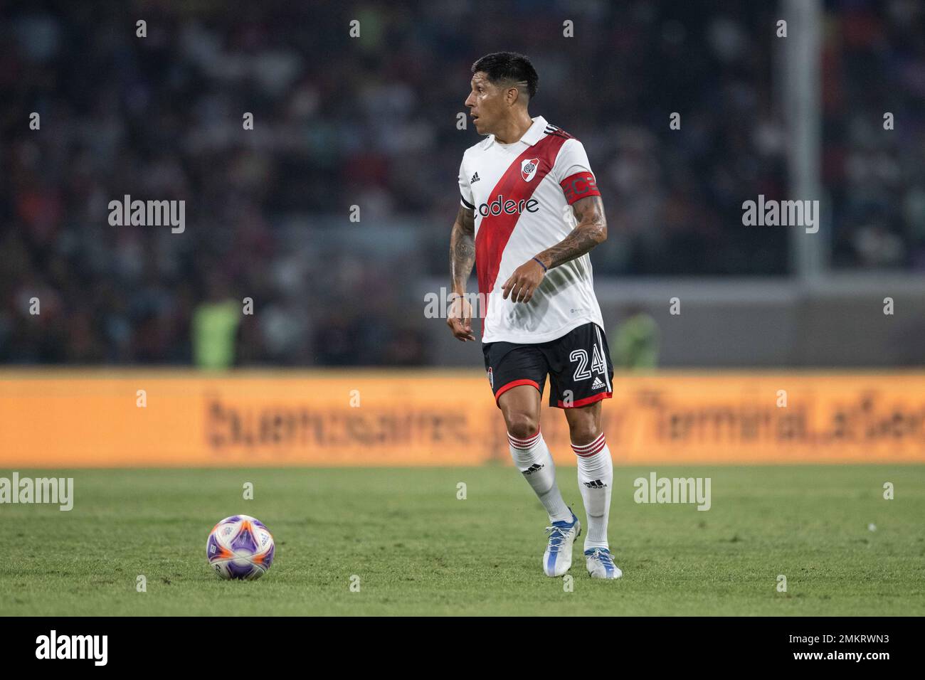 ARGENTINE, 28 janvier 2023: Enzo Perez de River plate control ball pendant le Torneo Binance 2023 de l'Argentine Liga Profesional match entre Central Cordoba et River plate au Stade Único Madre de Ciudades à Santiago del Estero, Argentine, le 28 janvier 2023. Photo par SSSI Credit: Sebo47/Alay Live News Banque D'Images