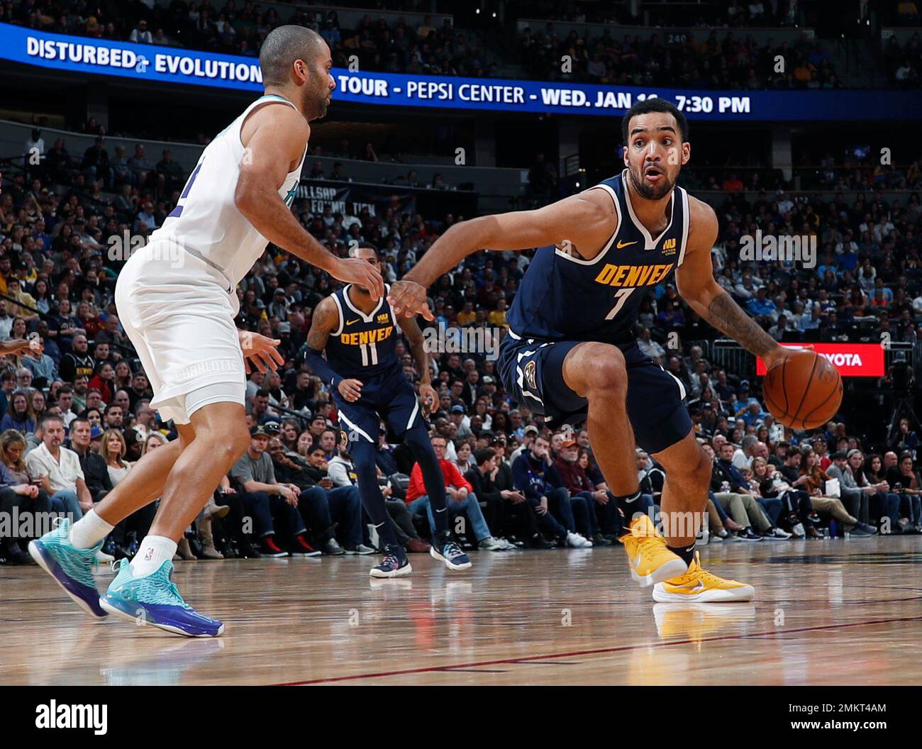 Denver Nuggets forward Trey Lyles, drives the lane to the rim as Charlotte Hornets guard Tony Parker defends in the second half of an NBA basketball game Saturday, Jan. 5, 2019, in Denver. (AP Photo/David Zalubowski) Banque D'Images