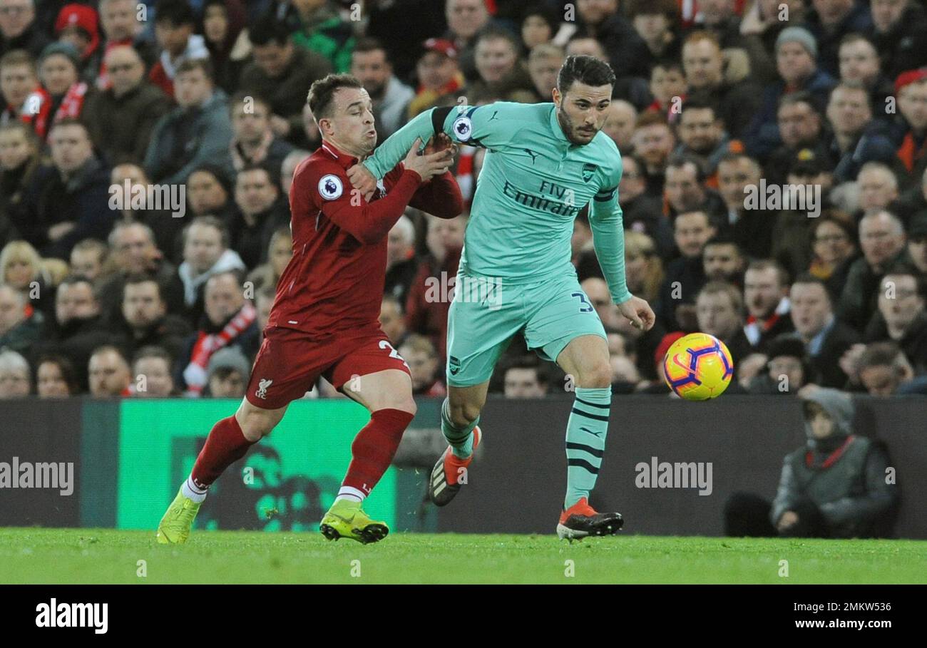 Liverpool's Xheridan Shari, left vies for the ball with Arsenal's Sead Kolasinac during the English Premier League soccer match between Liverpool and Arsenal at Anfield in Liverpool, England, Saturday, Dec. 29, 2018. (AP Photo/Rui Vieira) Banque D'Images