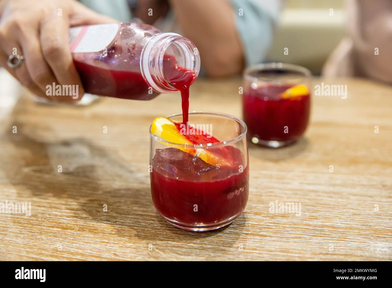 Boisson fraîche à base de betteraves fouettée. Banque D'Images