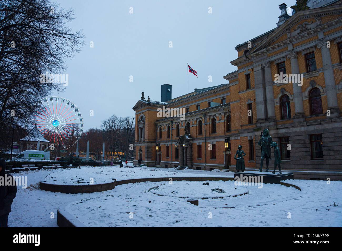 Théâtre national d'Oslo en Norvège pendant la période hivernale Banque D'Images