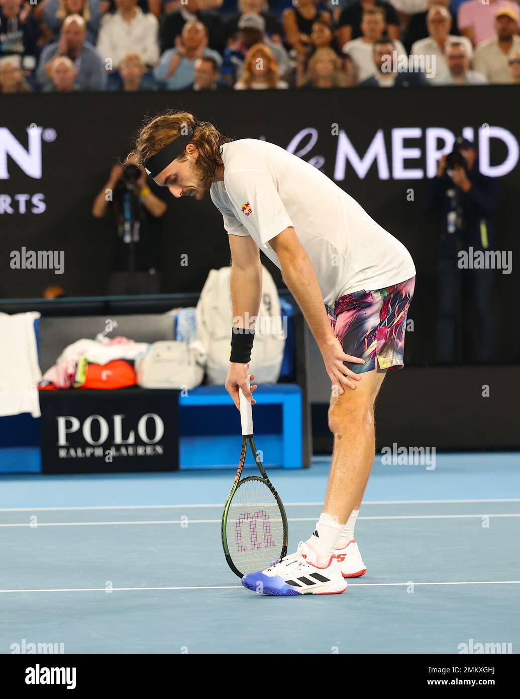 Melbourne, Australie. 29th janvier 2023. Tennis: Grand Chelem - Open d'Australie, singles, Men, final Tsitsipas (Grèce) - Djokovic (Serbie): Stefanos Tsitsipas penche en avant. Credit: Frank Molter/dpa/Alay Live News Banque D'Images