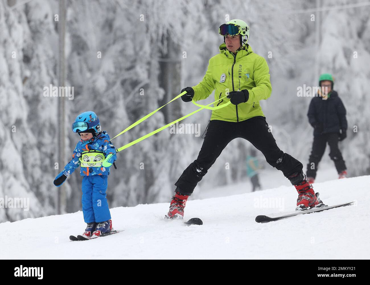 (230129) -- ZAGREB, le 29 janvier 2023 (Xinhua) -- les gens profitent de la neige au mont Medvednica à Zagreb, en Croatie, le 28 janvier 2023. (Marko Prpic/PIXSELL via Xinhua) Banque D'Images