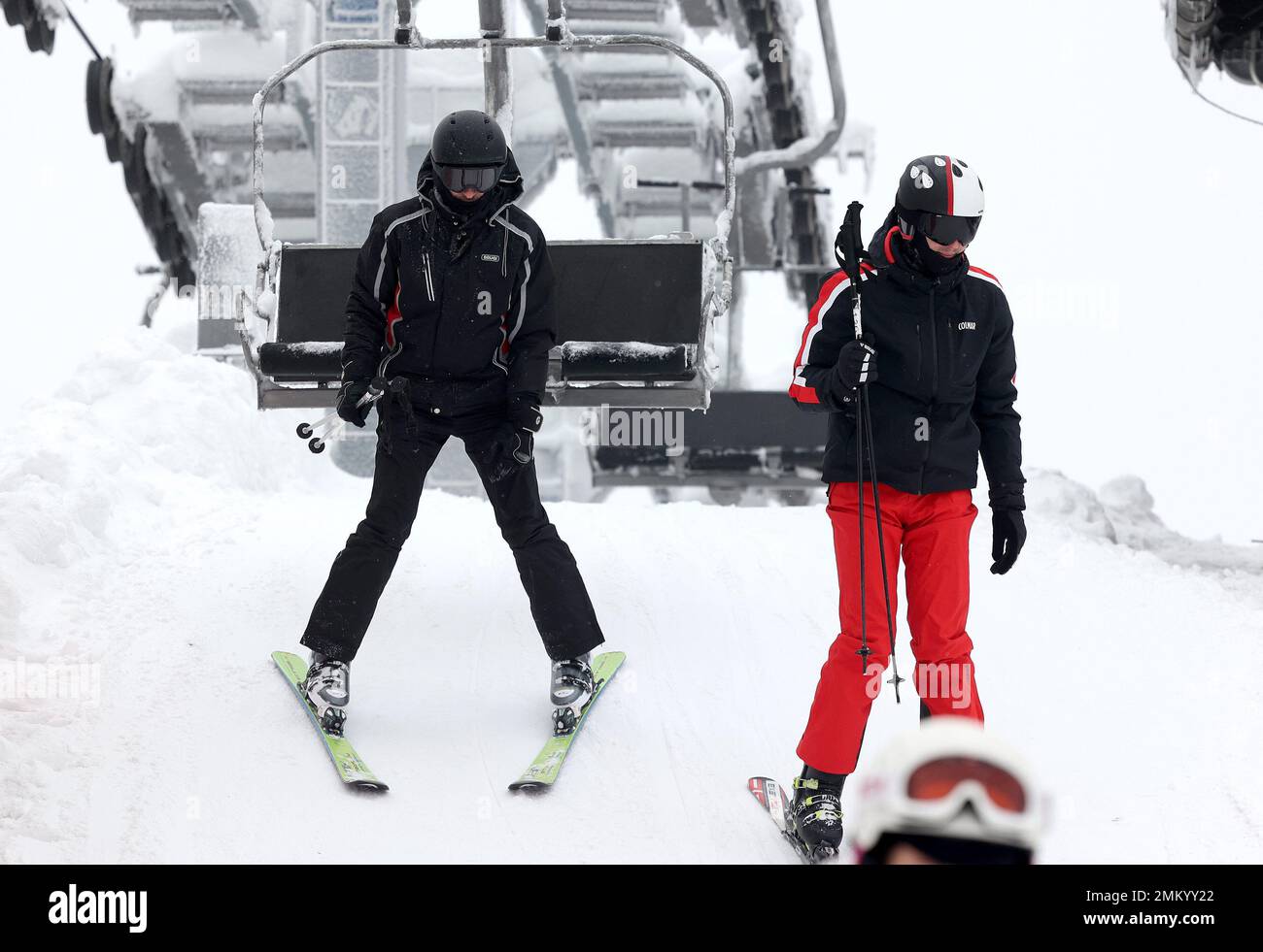 (230129) -- ZAGREB, le 29 janvier 2023 (Xinhua) -- les gens profitent de la neige au mont Medvednica à Zagreb, en Croatie, le 28 janvier 2023. (Marko Prpic/PIXSELL via Xinhua) Banque D'Images