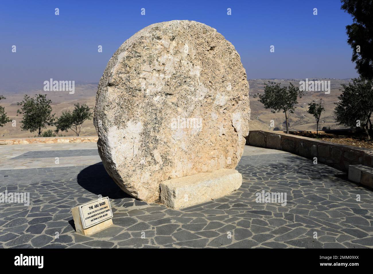 La pierre d'Abou Badd, porte fortifiée d'un monastère byzantin dans le vieux village de Faysaliyah, Mont Nebo, Jordanie, Moyen-Orient Banque D'Images
