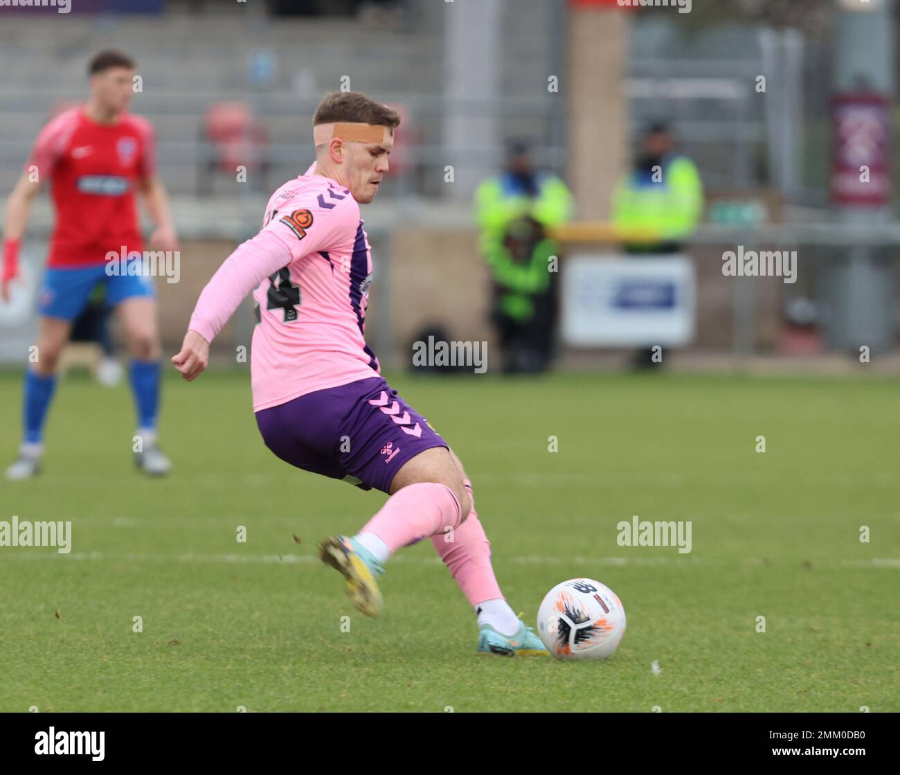 Charlie Cooper, de Yeovil Town, fils de l'ancien footballeur Mark Cooper et petit-fils de Terry Cooper, international d'Angleterre, lors du match de la Ligue nationale b Banque D'Images