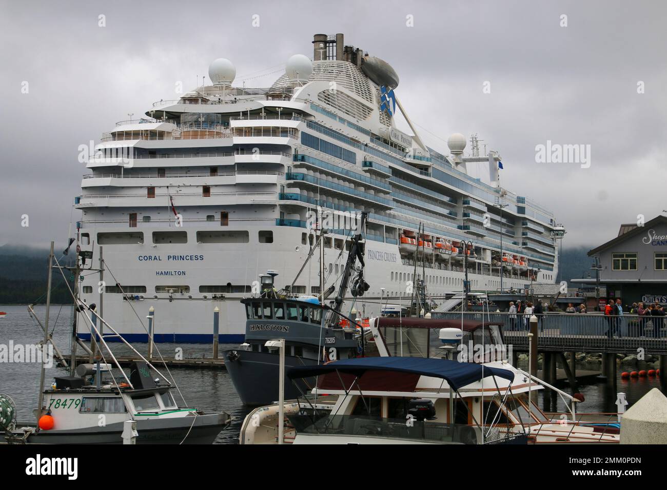 Bateau de croisière Berth à Ketchikan, Alaska, États-Unis Banque D'Images