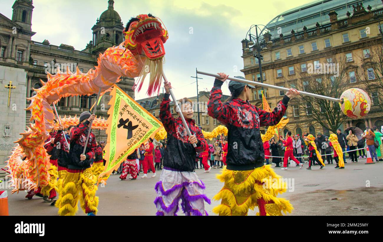 Glasgow, Écosse, Royaume-Uni 29th janvier 2023. Les célébrations de l’année du lapin se poursuivent alors que la communauté chinoise de la ville a présenté un spectacle sur la place George du centre-ville, au moment où les habitants de la ville se mettent à l’œuvre. Crédit Gerard Ferry/Alay Live News Banque D'Images