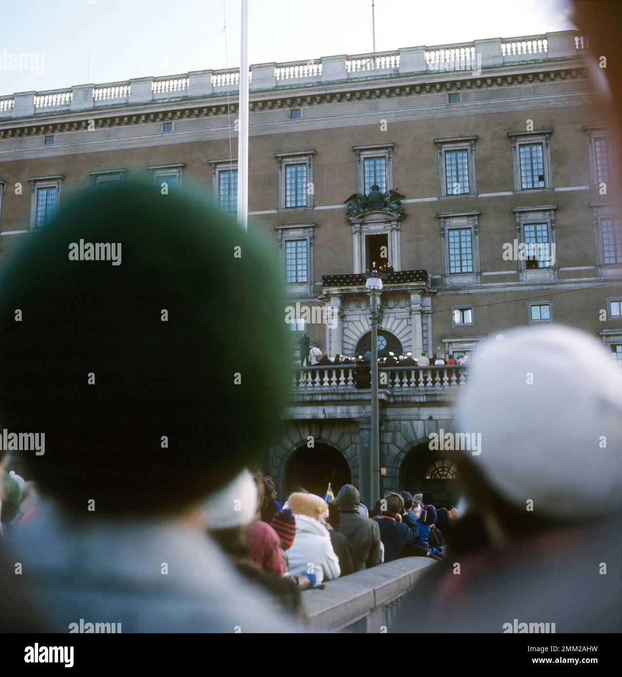 Carl XVI Gustaf, roi de Suède. Né le 30 avril 1946. Photographié sur le balcon du château royal de Stockholm avec son grand-père le roi Gustaf VI Adolf qui célèbre ce jour son anniversaire de 90th le 11 novembre 1972. Banque D'Images